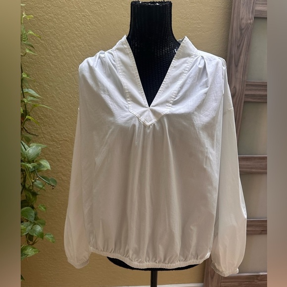 Banana Republic Tops - Banana Republic NWT White Blouse Size L 🤍